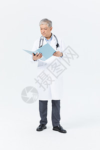 老年男性医生文件夹形象图片