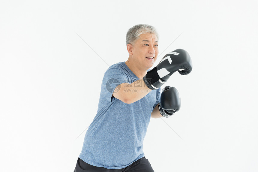 老年人拳击形象图片