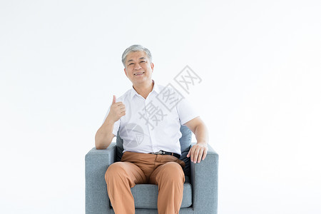 老年人沙发手势背景图片
