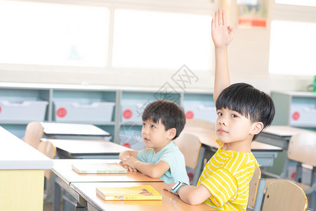 小学生举手回答问题小学生回答问题背景