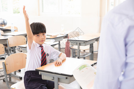 小学生回答问题图片