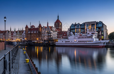 波罗的海的波兰著名旅游城市格但斯克港口夜景背景
