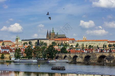 捷克布拉格旅游景点查理大桥与城堡区高清图片