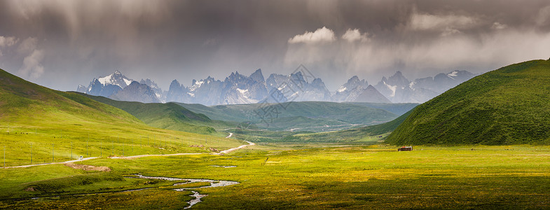 巴音州风景青海年保玉则高原神山背景