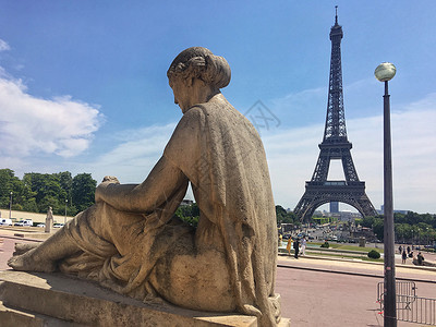 巴黎古典雕塑与埃菲尔铁塔图片