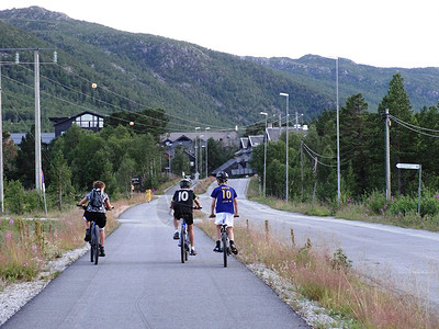 挪威人酷爱骑车的北欧人背景