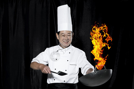 厨师掌勺大火炒菜勺高清图片