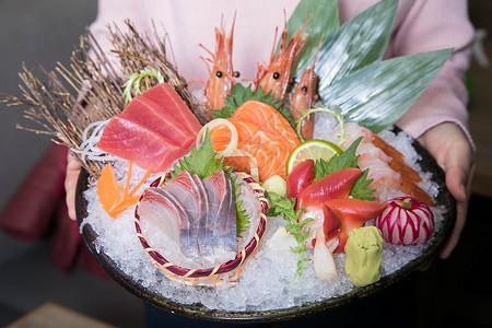 海鲜拼盘美味寿司桶高清图片