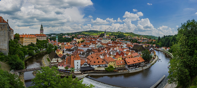 著名网红旅游小镇捷克克鲁姆洛夫全景图中世纪高清图片素材