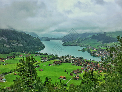 瑞士因特拉肯瑞士著名旅游景点因特拉肯湖风光背景