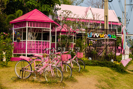 粉色系旅游展架拜县粉色小屋背景