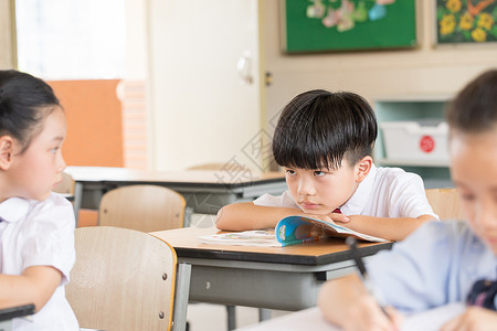 小学生课堂图片