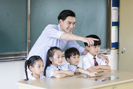 男教师和学生图片