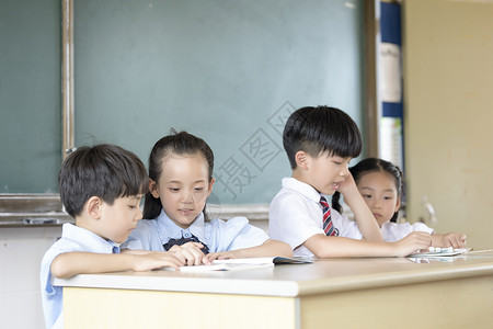 小学生上课背景图片