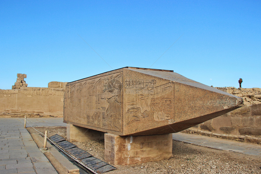 埃及卢克索卡尔纳克神庙的方尖碑图片