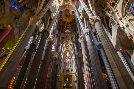 西班牙巴萨罗那圣家堂高清图片