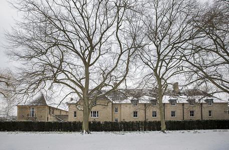 英国牛津大学雪景高清图片