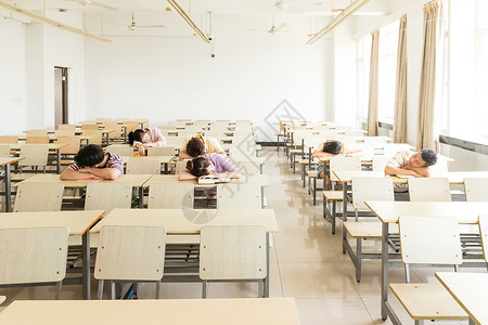 大学生教室学习休息图片
