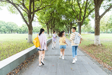 大学生校园奔跑背景图片