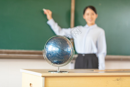 课桌元素讲台上的地球仪背景
