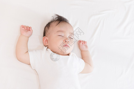 熟睡的婴儿安眠生命环高清图片