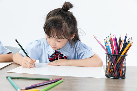 学习专注儿童认真学习背景