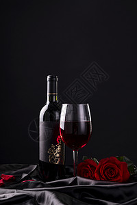 红酒高脚杯洋酒玫瑰酒高清图片
