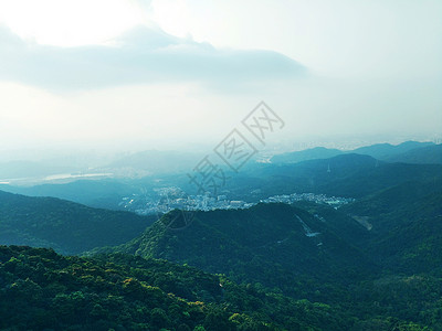 登山爬山顶的风景背景图片