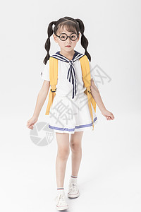 戴眼镜的小女孩背景图片