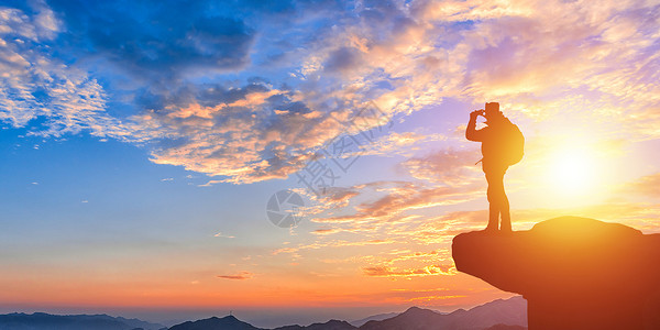 夕阳照片登山者设计图片