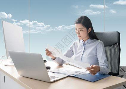 女性办公桌商务办公设计图片