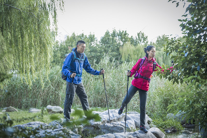 郊外徒步旅行图片