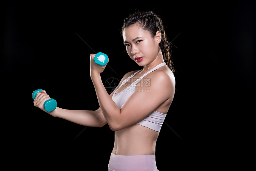 运动健身哑铃女性图片
