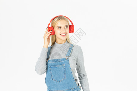戴耳机的外国美女留学生戴耳机背景