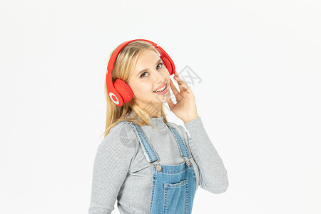 外国美女戴耳机图片