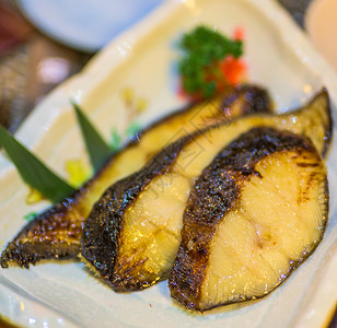 烤银鳕鱼鳕鱼料理高清图片
