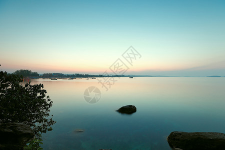 柬埔寨西哈努克港-静谧海黄昏背景图片