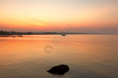 柬埔寨西哈努克城海边柬埔寨西哈努克港-静谧海黄昏背景