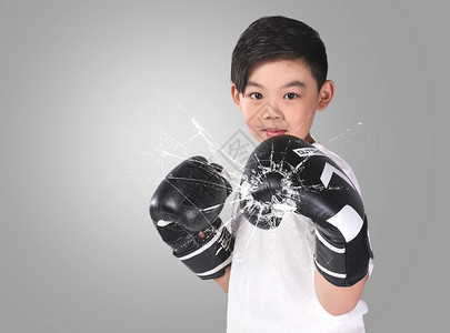 男孩练打拳拳击设计图片