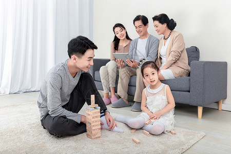 块木游戏幸福的一家人亲子堆积木背景