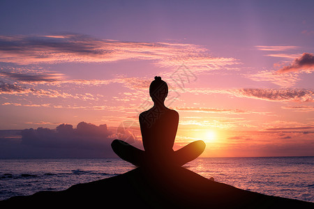 夕阳下瑜伽背景图片