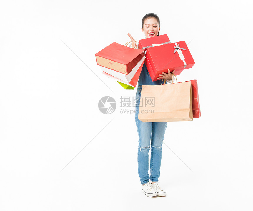 青春大学生购物抱礼盒图片