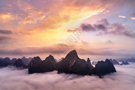 桂林的云霞与山图片