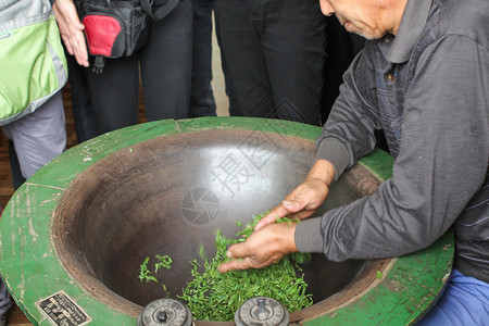 磨炼民间炒茶人的老手艺背景