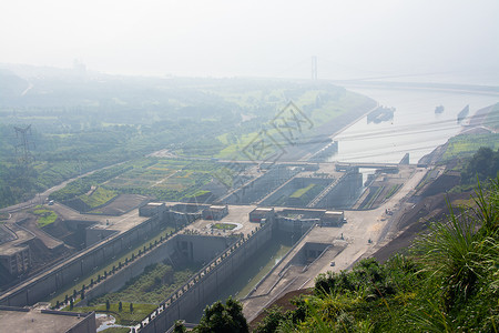 雾锁秘境湖北宜昌三峡大坝背景