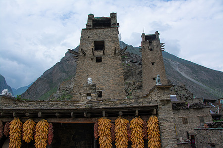 香蕉小屋四川阿坝藏族羌族自治州桃坪羌寨背景