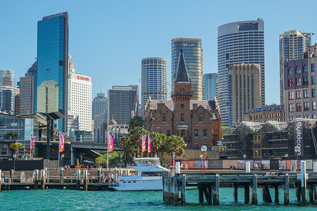 澳洲旅游宣传单澳洲悉尼岸边建筑背景