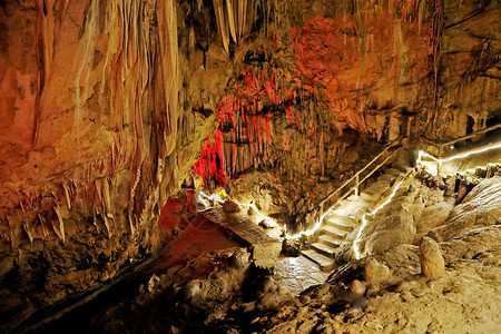 红色贵州黄果树瀑布织金洞背景