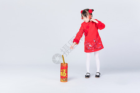 春节喜庆儿童玩鞭炮图片
