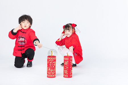 春节放鞭炮的孩子新年儿童放鞭炮背景